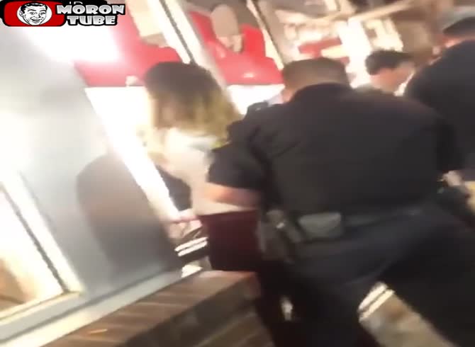 Video :A lady sexually assaults a police officer